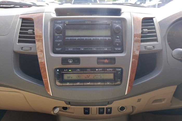 TOYOTA 4WD 2011 3.0V AT FORTUNER WHITE  1948 full