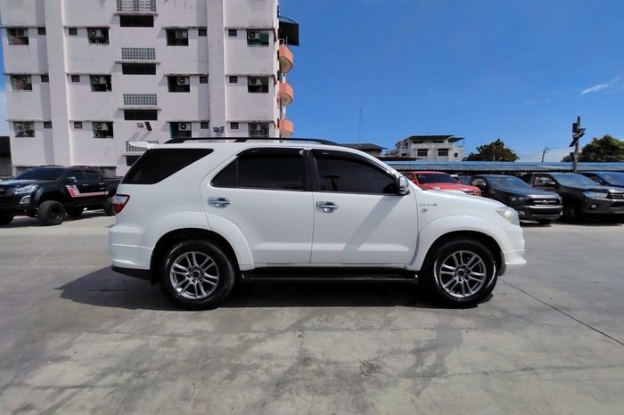 TOYOTA 4WD 2011 3.0V AT FORTUNER WHITE  5211 full
