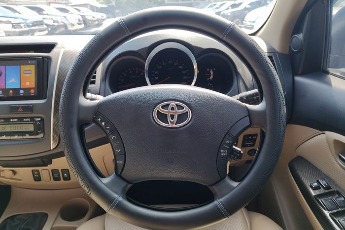 TOYOTA 4WD 2011 3.0V AT FORTUNER WHITE  5211 full