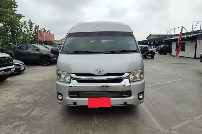 TOYOTA 2WD 2016 3.0 MT COMMUTER SILVER  5549 full