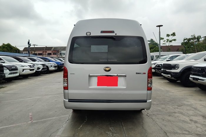 TOYOTA 2WD 2016 3.0 MT COMMUTER SILVER  5549 full