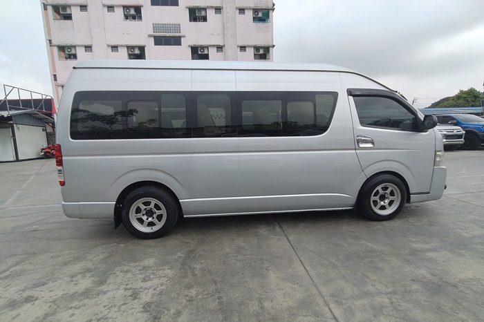 TOYOTA 2WD 2016 3.0 MT COMMUTER SILVER  5549 full
