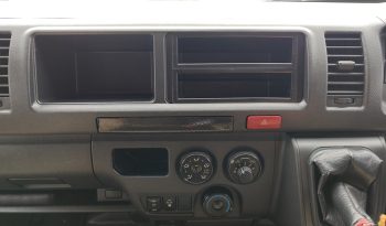 TOYOTA 2WD 2016 3.0 MT COMMUTER SILVER  5549 full