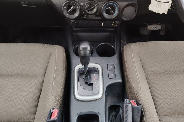 REVO 2WD 2016 2.4E AT DOUBLE CAB WHITE  4197 full