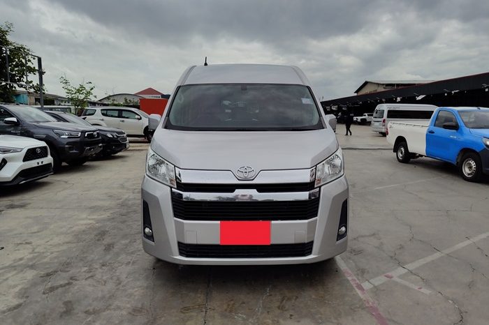 TOYOTA 2020 2WD 2.8 MT COMMUTER SILVER  9916 full