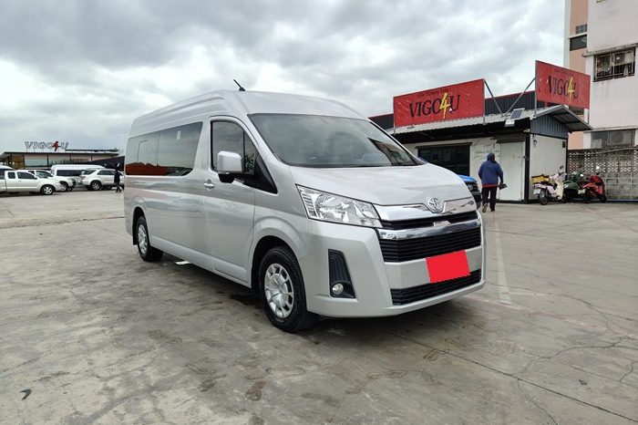 TOYOTA 2020 2WD 2.8 MT COMMUTER SILVER  9916 full