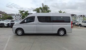 TOYOTA 2020 2WD 2.8 MT COMMUTER SILVER  9916 full