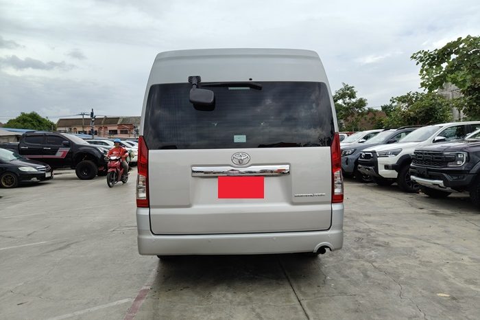 TOYOTA 2020 2WD 2.8 MT COMMUTER SILVER  9916 full