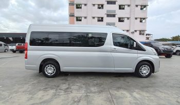 TOYOTA 2020 2WD 2.8 MT COMMUTER SILVER  9916 full