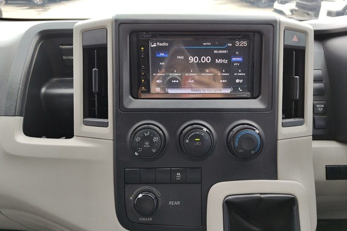 TOYOTA 2020 2WD 2.8 MT COMMUTER SILVER  9916 full