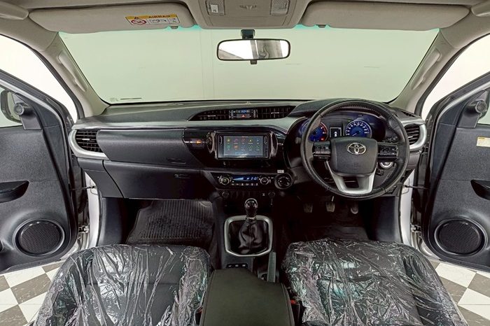 REVO 4WD 2020 2.8G MT DOUBLE CAB SILVER  2261 full