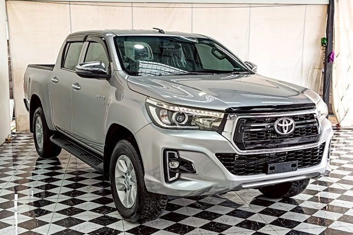 REVO 4WD 2020 2.8G MT DOUBLE CAB SILVER  2261 full