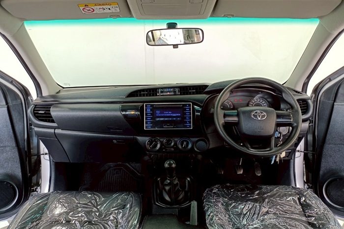 REVO 2WD 2017 2.4J MT DOUBLE CAB SILVER  3867 full