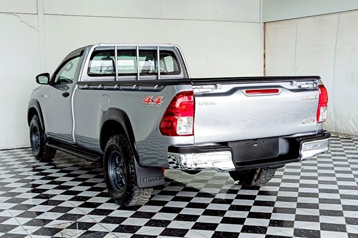 REVO 4WD 2018 2.8J MT STANDARD SILVER  3987 full
