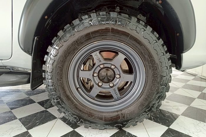 REVO 4WD 2018 2.8J MT STANDARD SILVER  3987 full