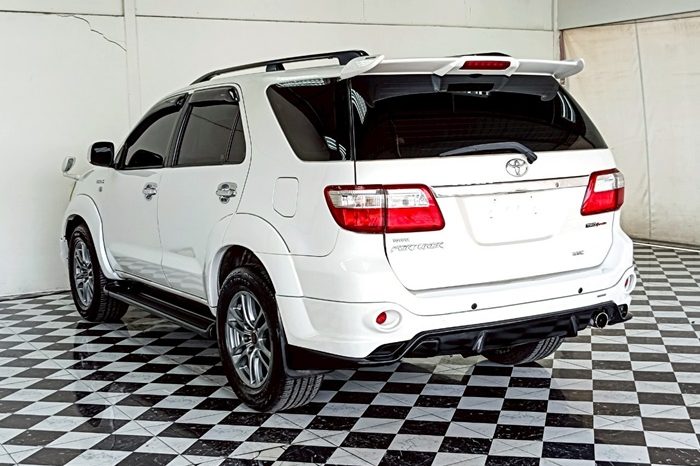 TOYOTA 4WD 2011 3.0V AT FORTUNER WHITE  5211 full
