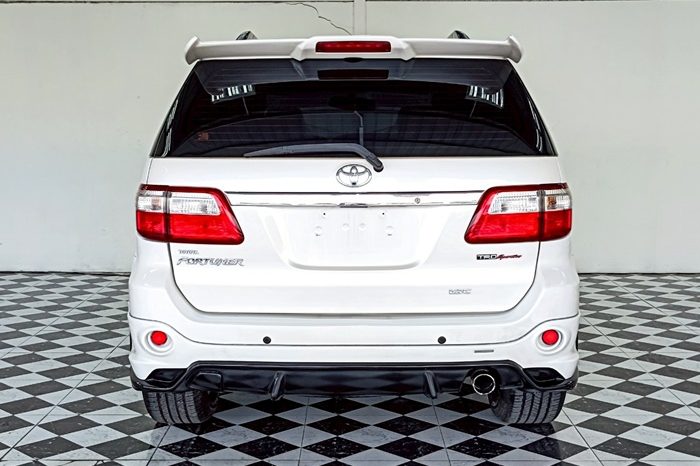 TOYOTA 4WD 2011 3.0V AT FORTUNER WHITE  5211 full