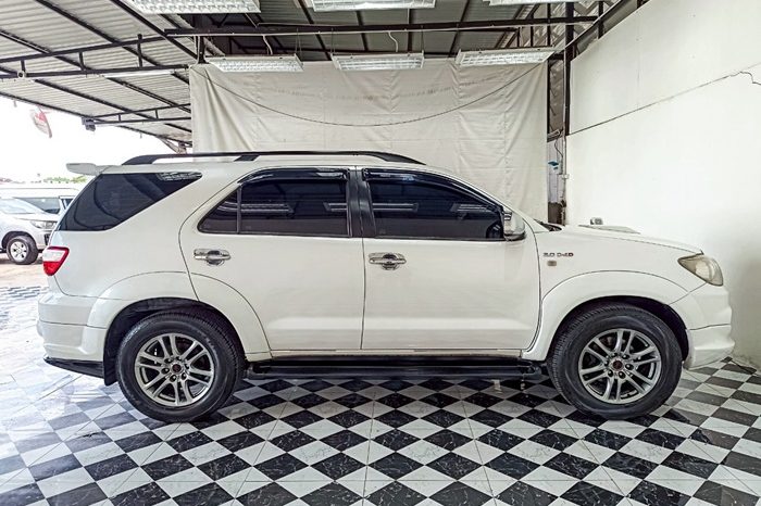 TOYOTA 4WD 2011 3.0V AT FORTUNER WHITE  5211 full