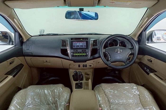 TOYOTA 4WD 2011 3.0V AT FORTUNER WHITE  5211 full