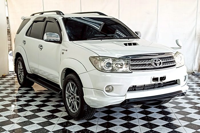 TOYOTA 4WD 2011 3.0V AT FORTUNER WHITE  5211 full