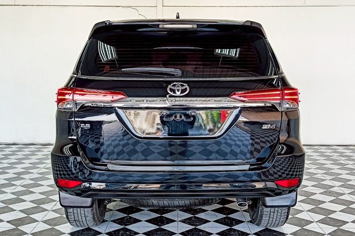 TOYOTA 4WD 2016 2.8V AT FORTUNER BLACK  6426 full