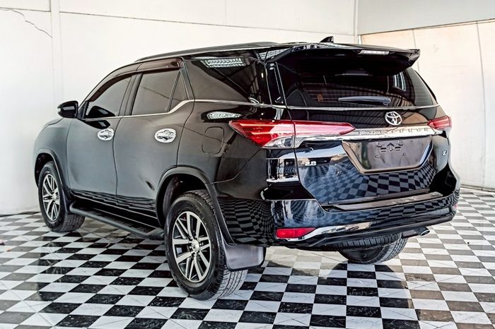 TOYOTA 4WD 2016 2.8V AT FORTUNER BLACK  6426 full