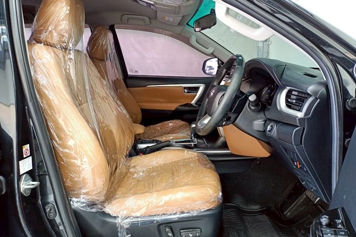 TOYOTA 4WD 2016 2.8V AT FORTUNER BLACK  6426 full