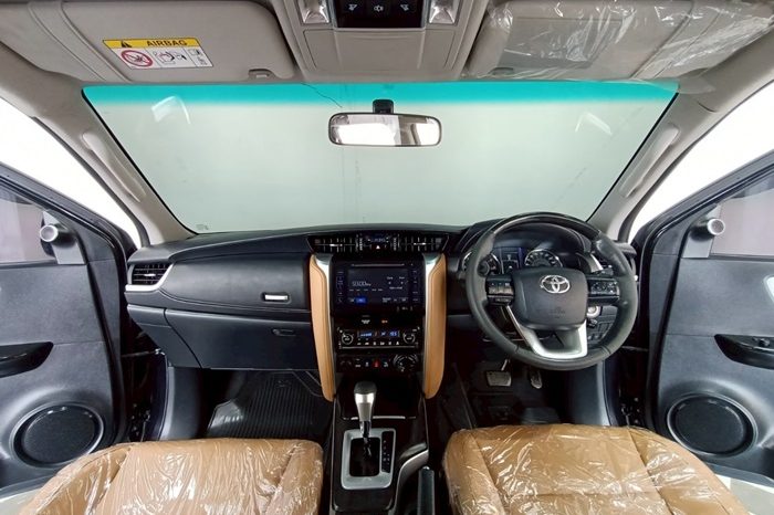 TOYOTA 4WD 2016 2.8V AT FORTUNER BLACK  6426 full