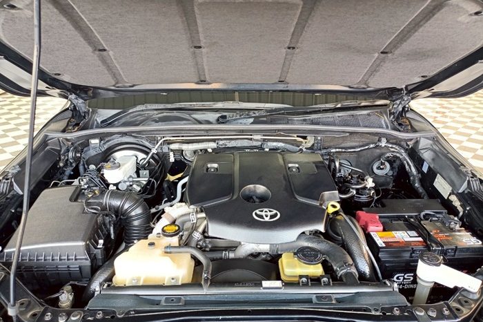 TOYOTA 4WD 2016 2.8V AT FORTUNER BLACK  6426 full