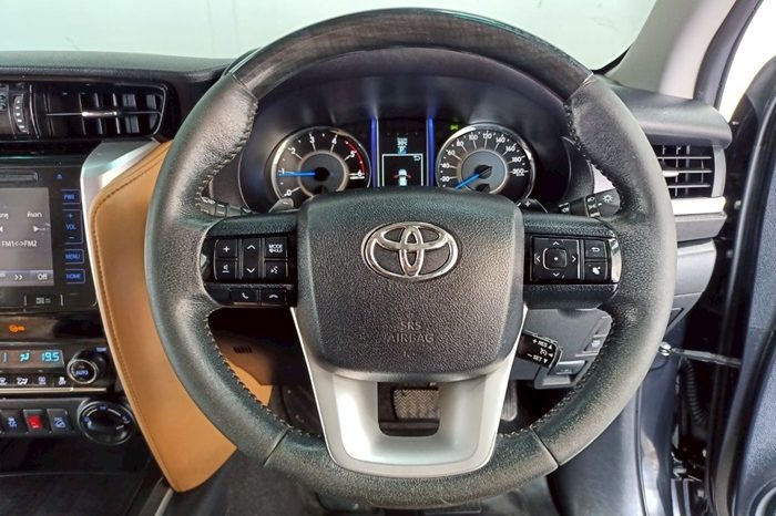 TOYOTA 4WD 2016 2.8V AT FORTUNER BLACK  6426 full