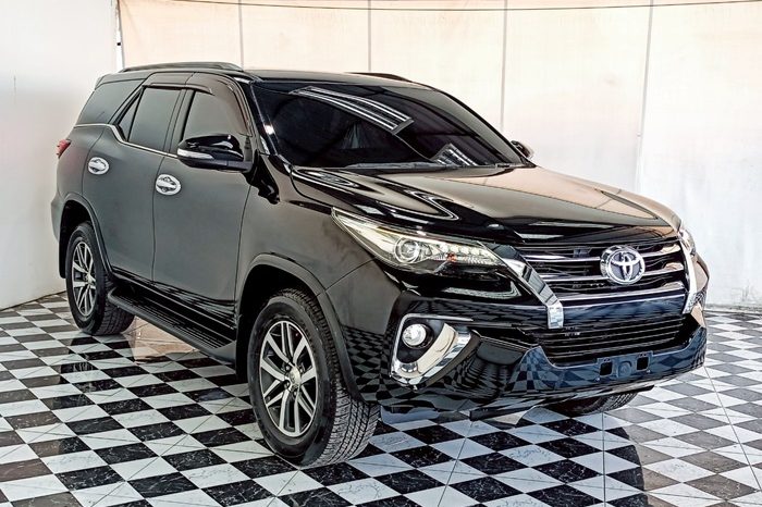 TOYOTA 4WD 2016 2.8V AT FORTUNER BLACK  6426 full
