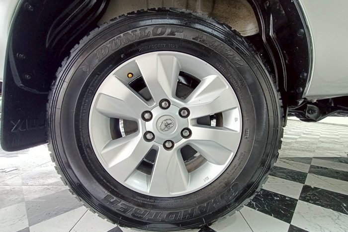 REVO 4WD 2020 2.4E MT SMART CAB SILVER  8639 full