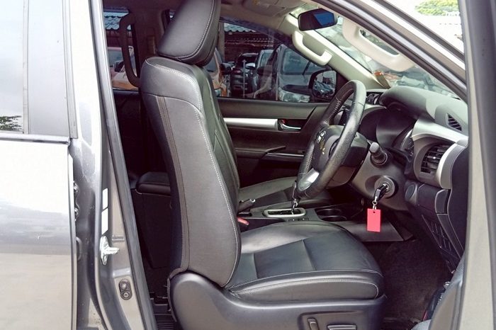 REVO 2WD 2022 2.4E AT DOUBLE CAB DARK GREY  936 full