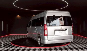 TOYOTA 2020 2WD 2.8 MT COMMUTER SILVER  9916 full