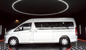 TOYOTA 2020 2WD 2.8 MT COMMUTER SILVER  9916 full