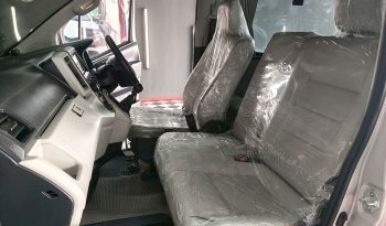 TOYOTA 2020 2WD 2.8 MT COMMUTER SILVER  9916 full