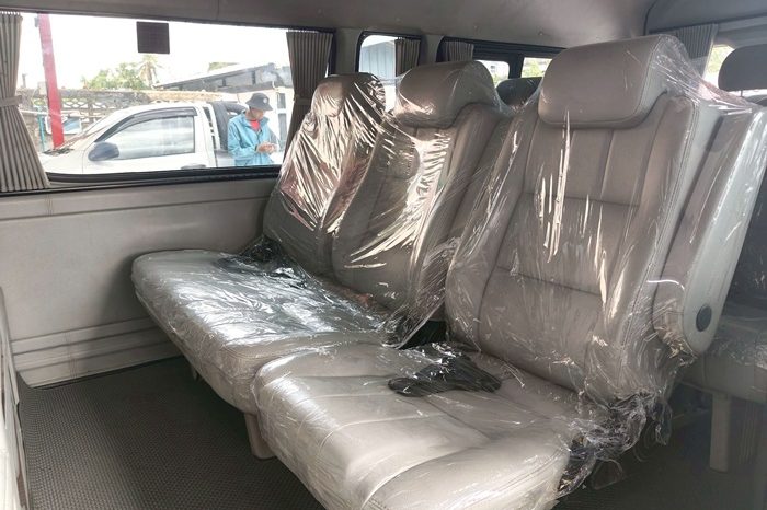 TOYOTA 2020 2WD 2.8 MT COMMUTER SILVER  9916 full