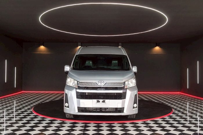 TOYOTA 2020 2WD 2.8 MT COMMUTER SILVER  9916 full