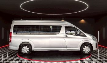 TOYOTA 2020 2WD 2.8 MT COMMUTER SILVER  9916 full