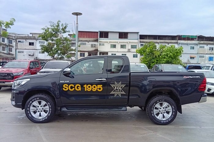REVO PRE 2019 2.4E AT DOUBLE CAB BLACK  1406 full