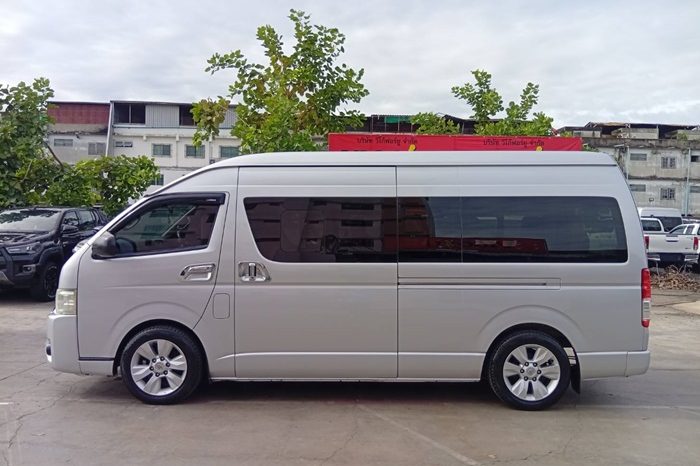 TOYOTA 2WD 2015 3.0 MT COMMUTER SILVER  5984 full
