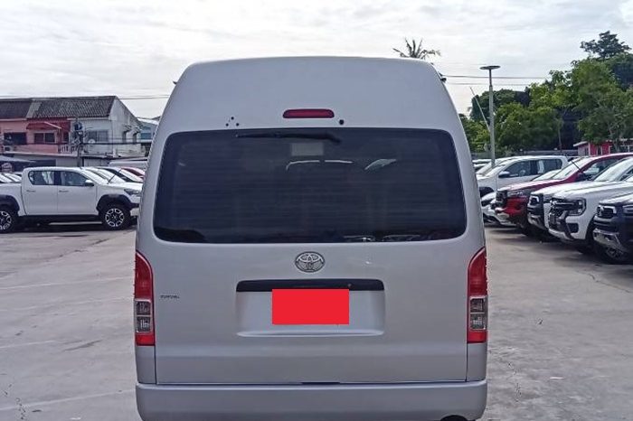 TOYOTA 2WD 2015 3.0 MT COMMUTER SILVER  5984 full