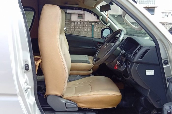 TOYOTA 2WD 2015 3.0 MT COMMUTER SILVER  5984 full
