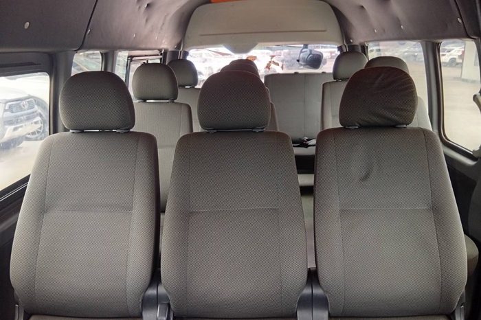 TOYOTA 2WD 2016 3.0 MT COMMUTER SILVER  1391 full