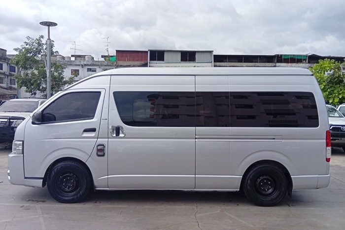 TOYOTA 2WD 2016 3.0 MT COMMUTER SILVER  1391 full