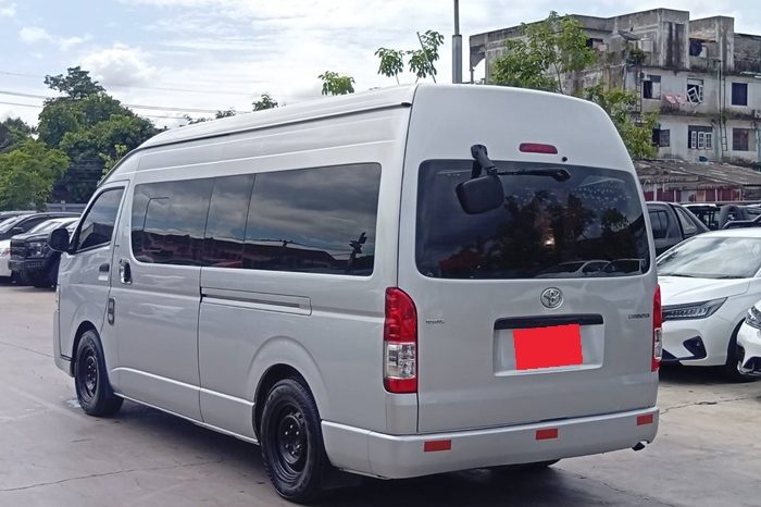 TOYOTA 2WD 2016 3.0 MT COMMUTER SILVER  1391 full