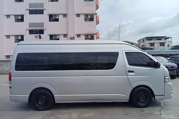 TOYOTA 2WD 2016 3.0 MT COMMUTER SILVER  1391 full