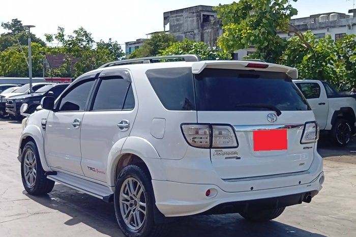 TOYOTA 4WD 2010 3.0V AT FORTUNER WHITE  9296 full