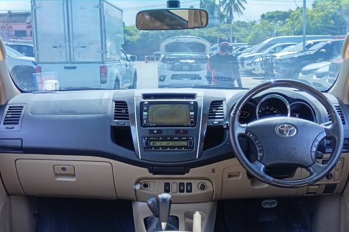 TOYOTA 4WD 2010 3.0V AT FORTUNER WHITE  9296 full
