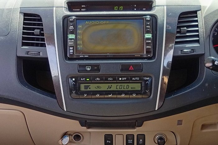 TOYOTA 4WD 2010 3.0V AT FORTUNER WHITE  9296 full